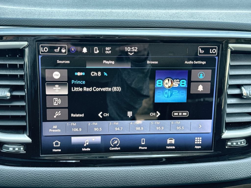 Used 2023 Chrysler Pacifica Touring-L FWD image 16