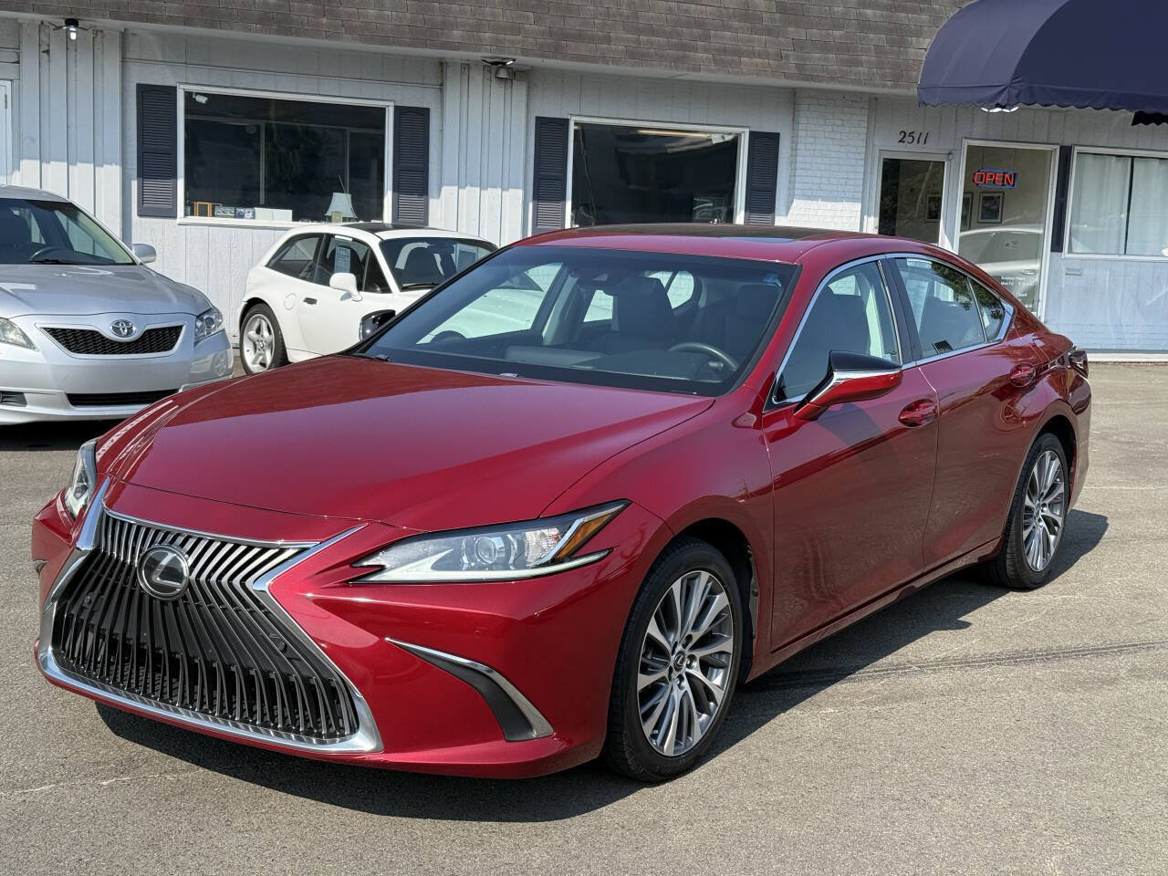 Used 2019 Lexus ES 350 w/ Premium Package FWD image 4