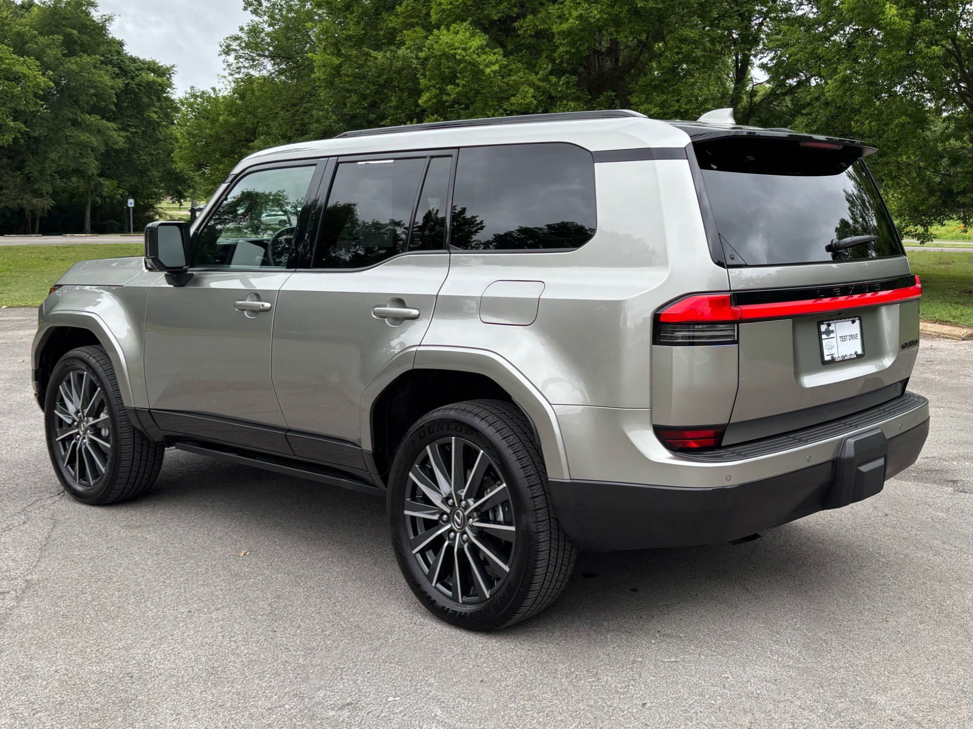 Used 2025 Lexus GX 550 w/ Accessory Package (2T) AWD/4WD image 4