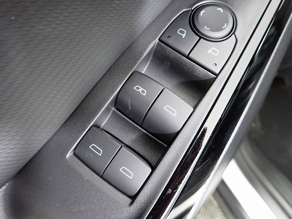 New 2025 Chevrolet Equinox LT w/ Safety and Technology Package image 17