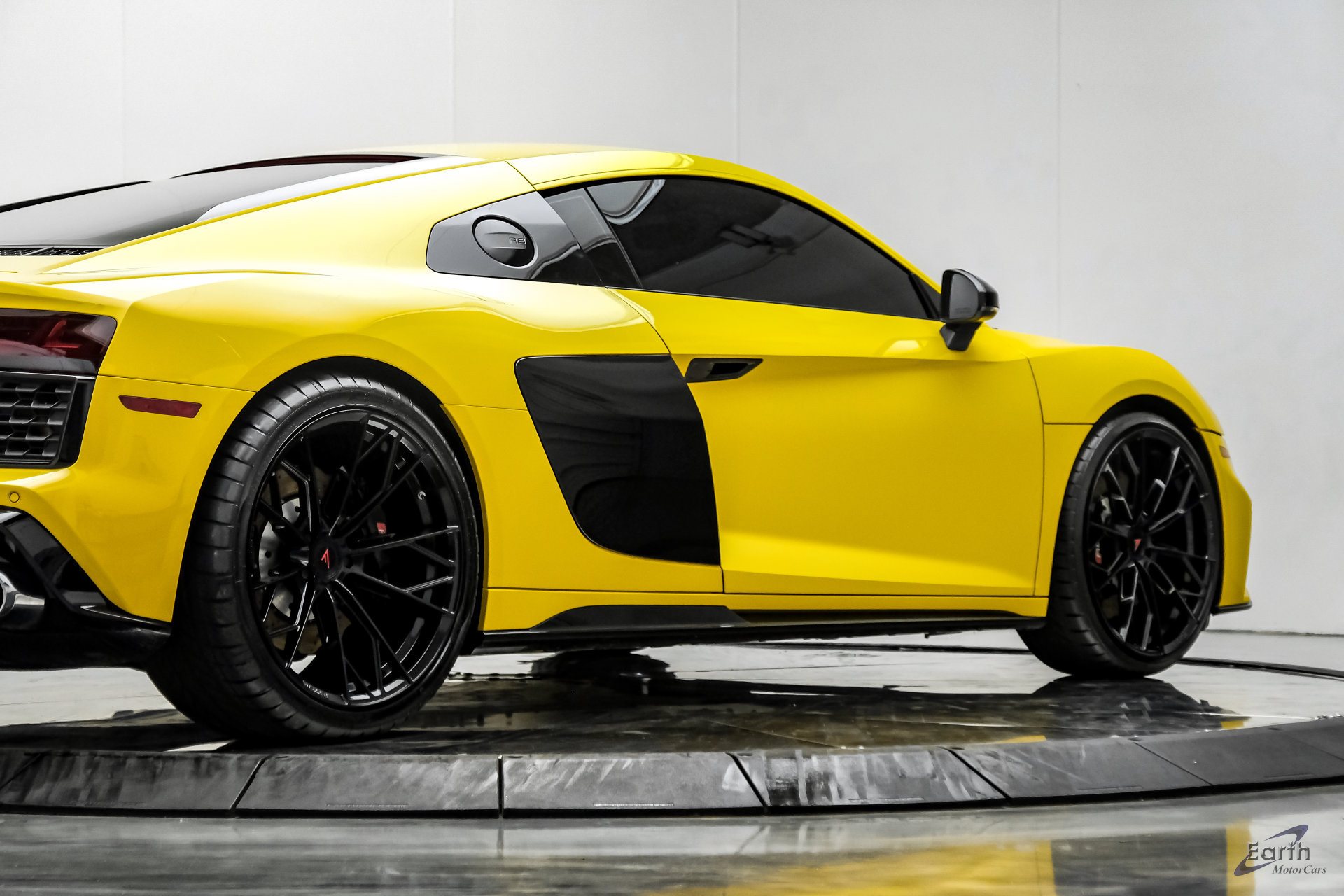 Used 2021 Audi R8 V10 w/ Premium Package RWD image 22