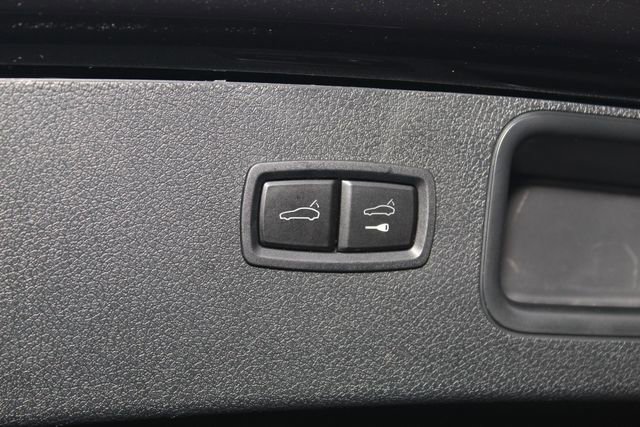 Certified 2023 Porsche Macan Base image 13