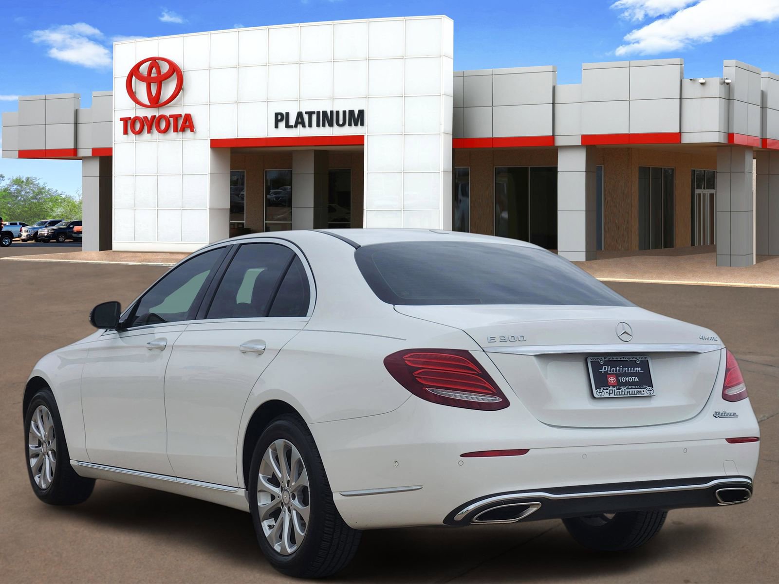Used 2017 Mercedes-Benz E 300 4MATIC image 5
