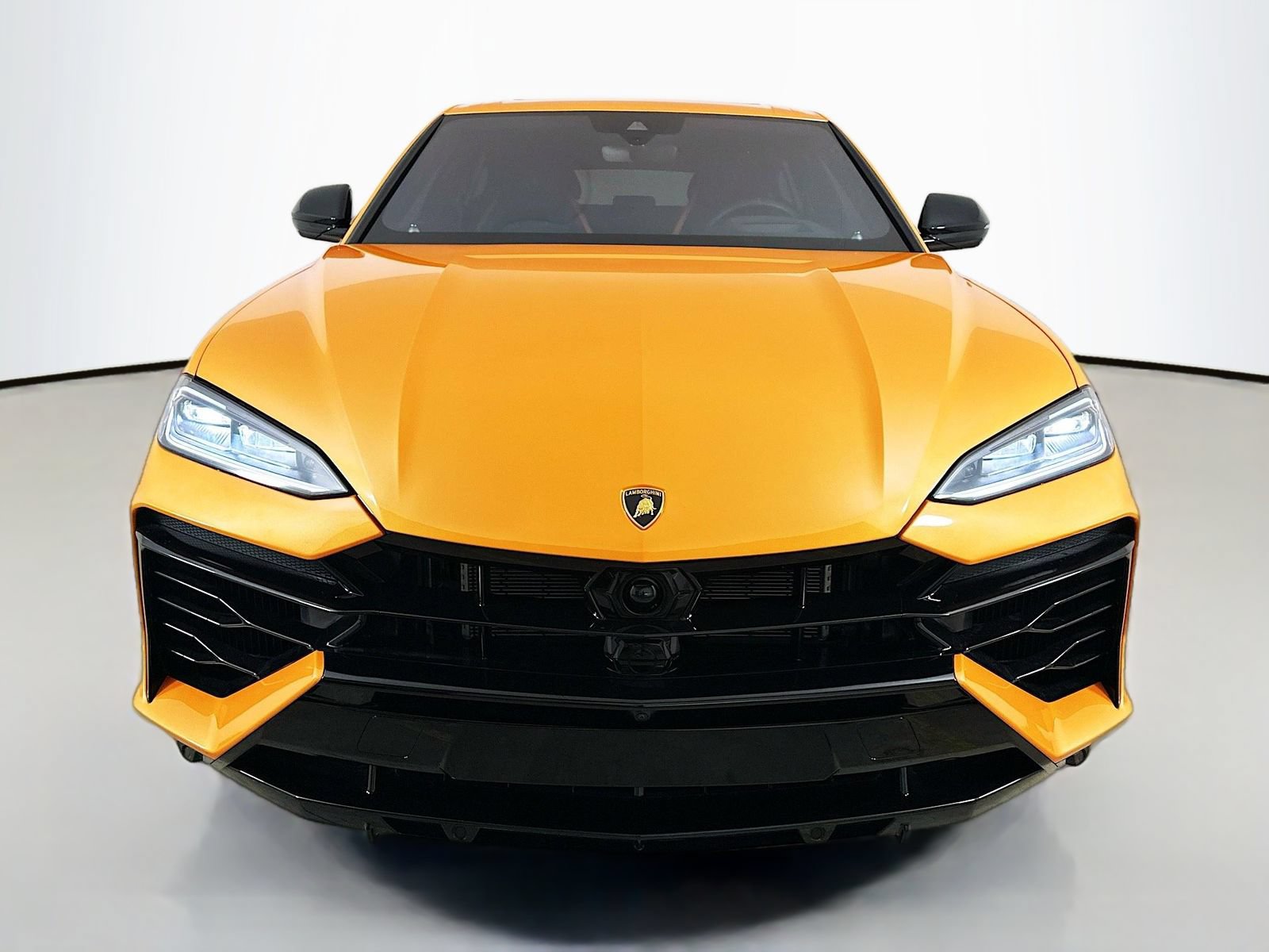 Used 2025 Lamborghini Urus SE AWD/4WD image 2