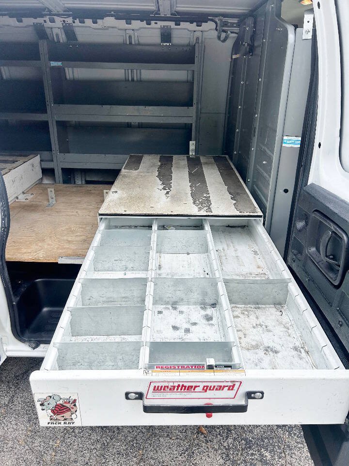 Used 2015 Chevrolet Express 3500 RWD image 17
