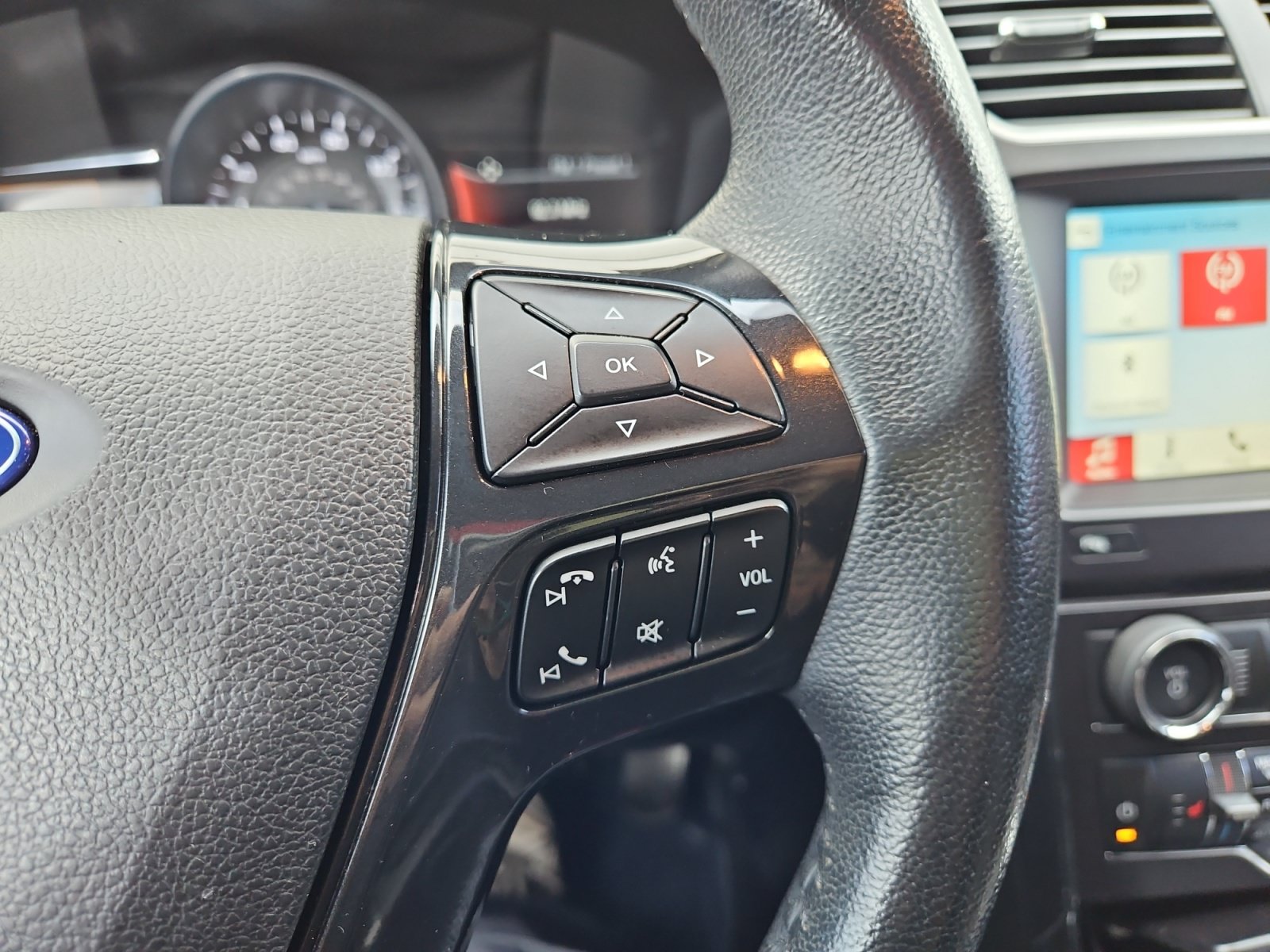 Used 2017 Ford Explorer XLT w/ Equipment Group 202A FWD image 29