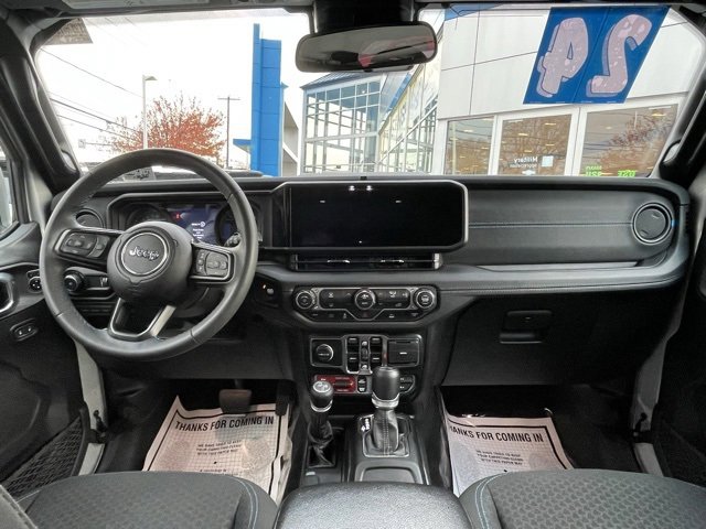 Used 2024 Jeep Wrangler Unlimited Rubicon 4xe image 3