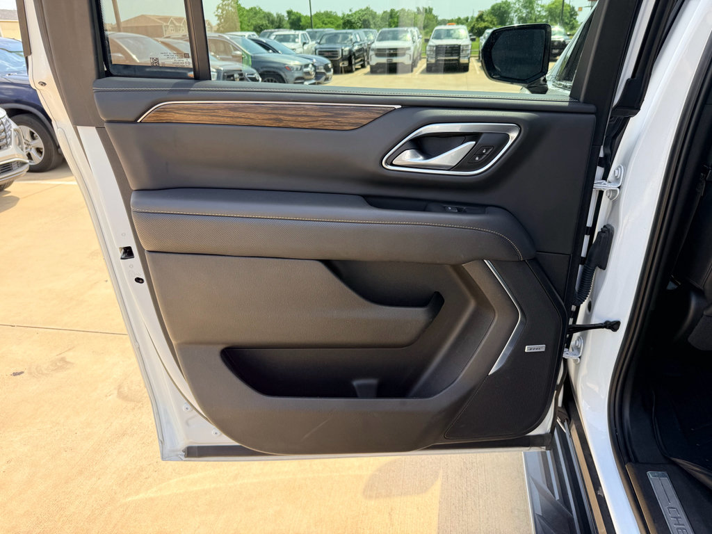 Used 2022 Chevrolet Suburban Premier RWD image 23