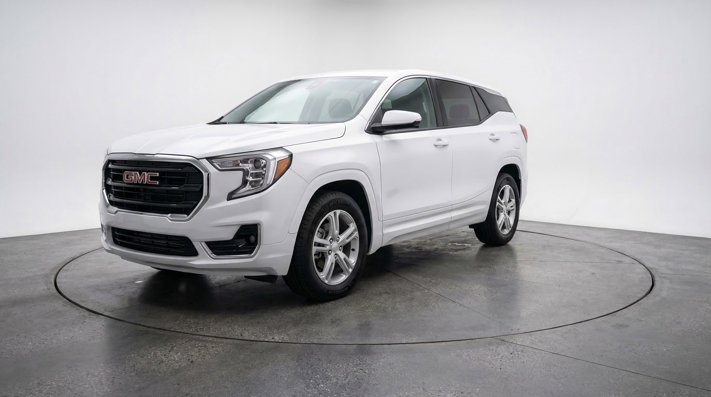 Used 2024 GMC Terrain SLE image 3