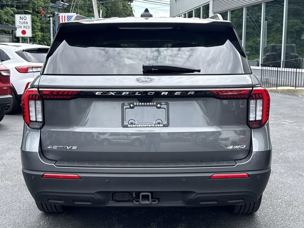 Used 2025 Ford Explorer Active AWD/4WD image 4
