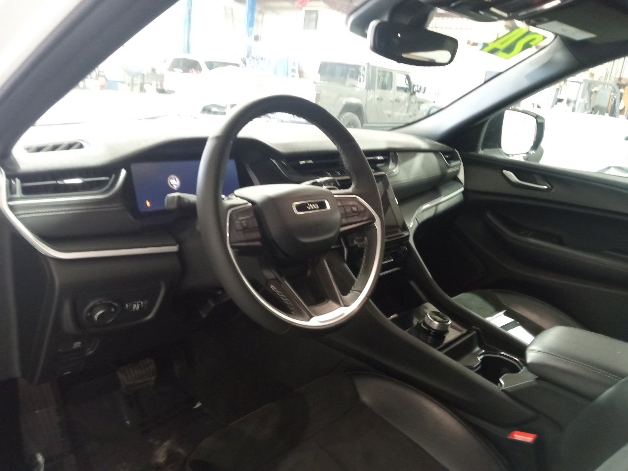 Used 2024 Jeep Grand Cherokee Altitude AWD/4WD image 11