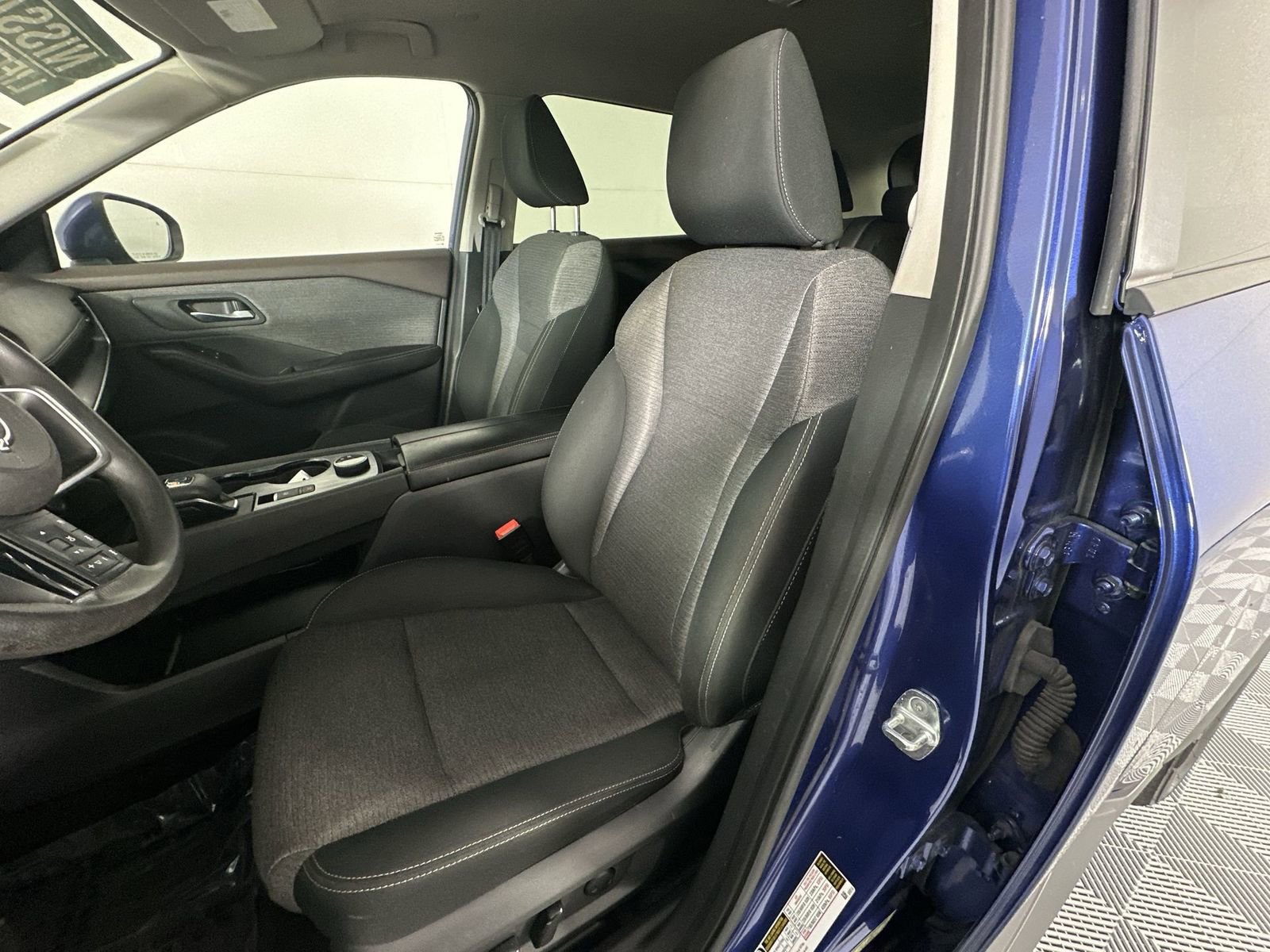 Used 2022 Nissan Rogue SV AWD/4WD image 11