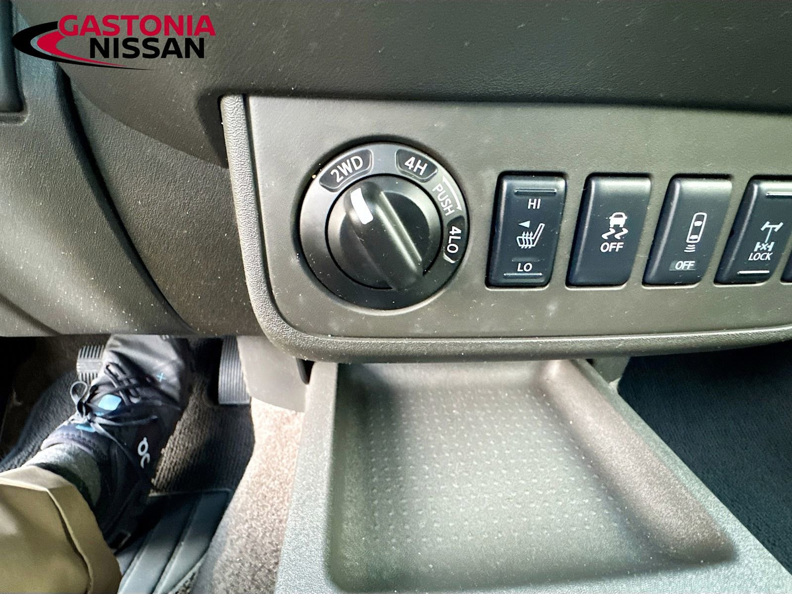 Used 2015 Nissan Frontier PRO-4X w/ Pro-4x Luxury Package image 30