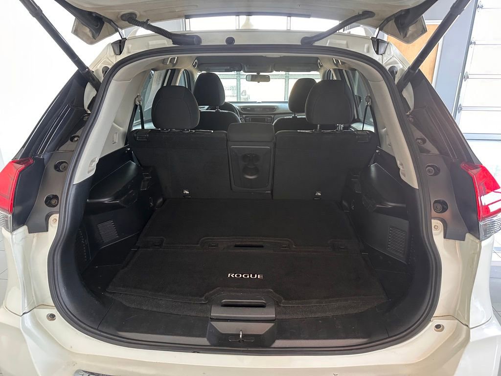 Used 2018 Nissan Rogue SV AWD/4WD image 24