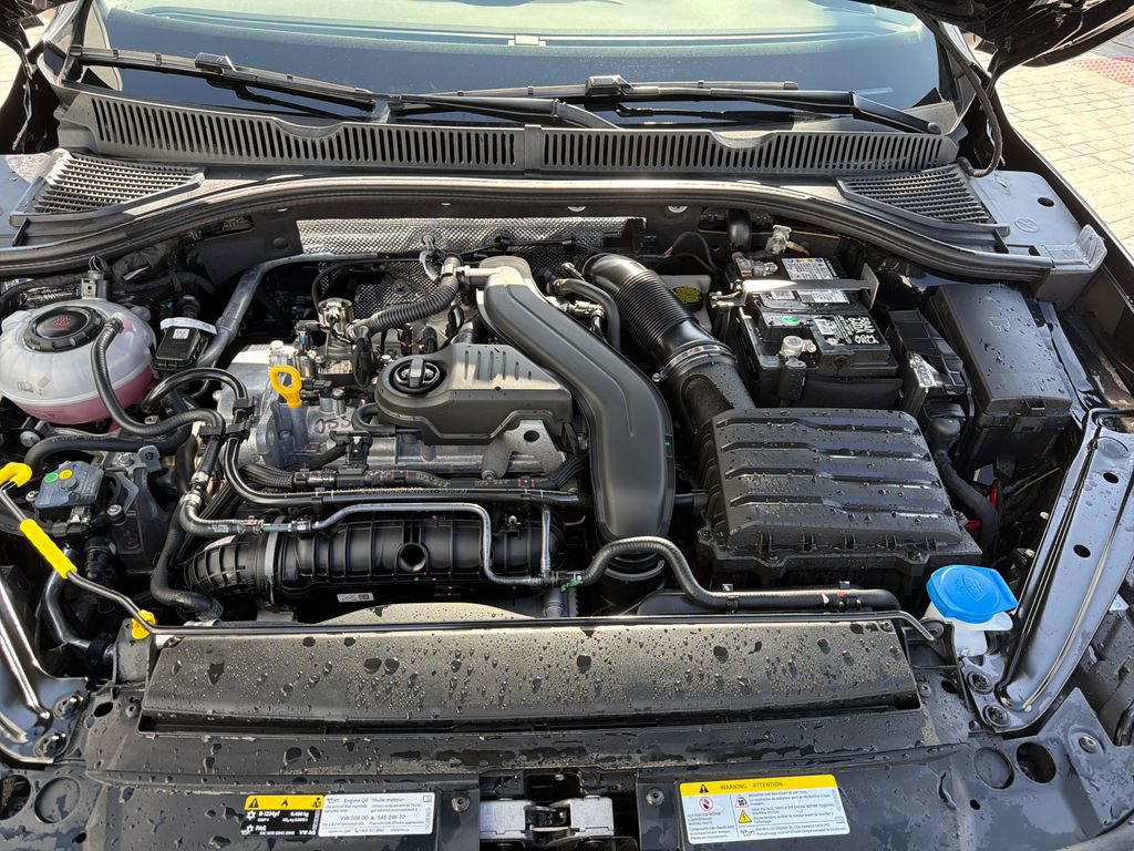 Used 2025 Volkswagen Jetta SE w/ Sunroof Package FWD image 21