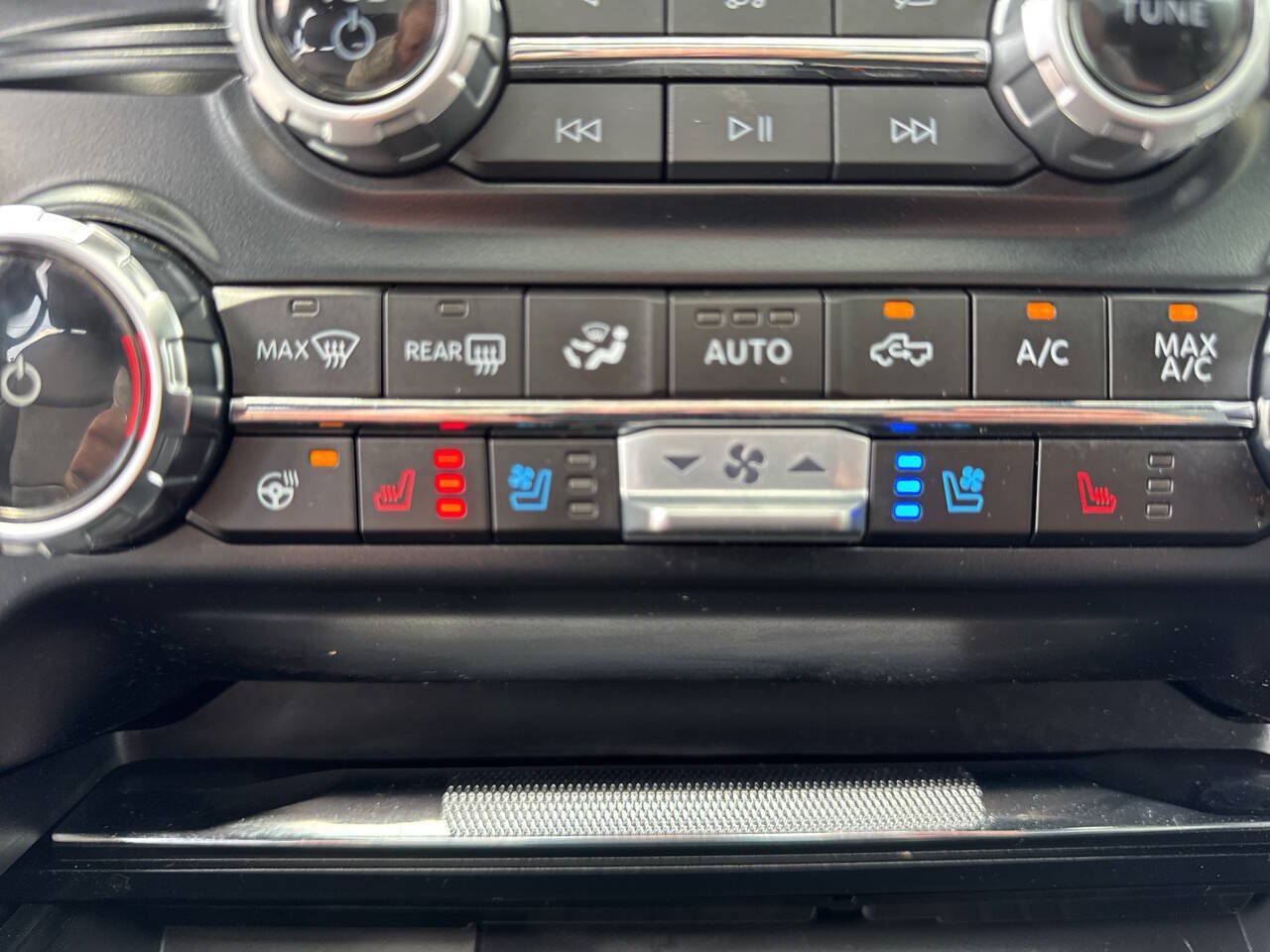 Used 2024 Ford F150 Lariat w/ Equipment Group 502A High AWD/4WD image 28
