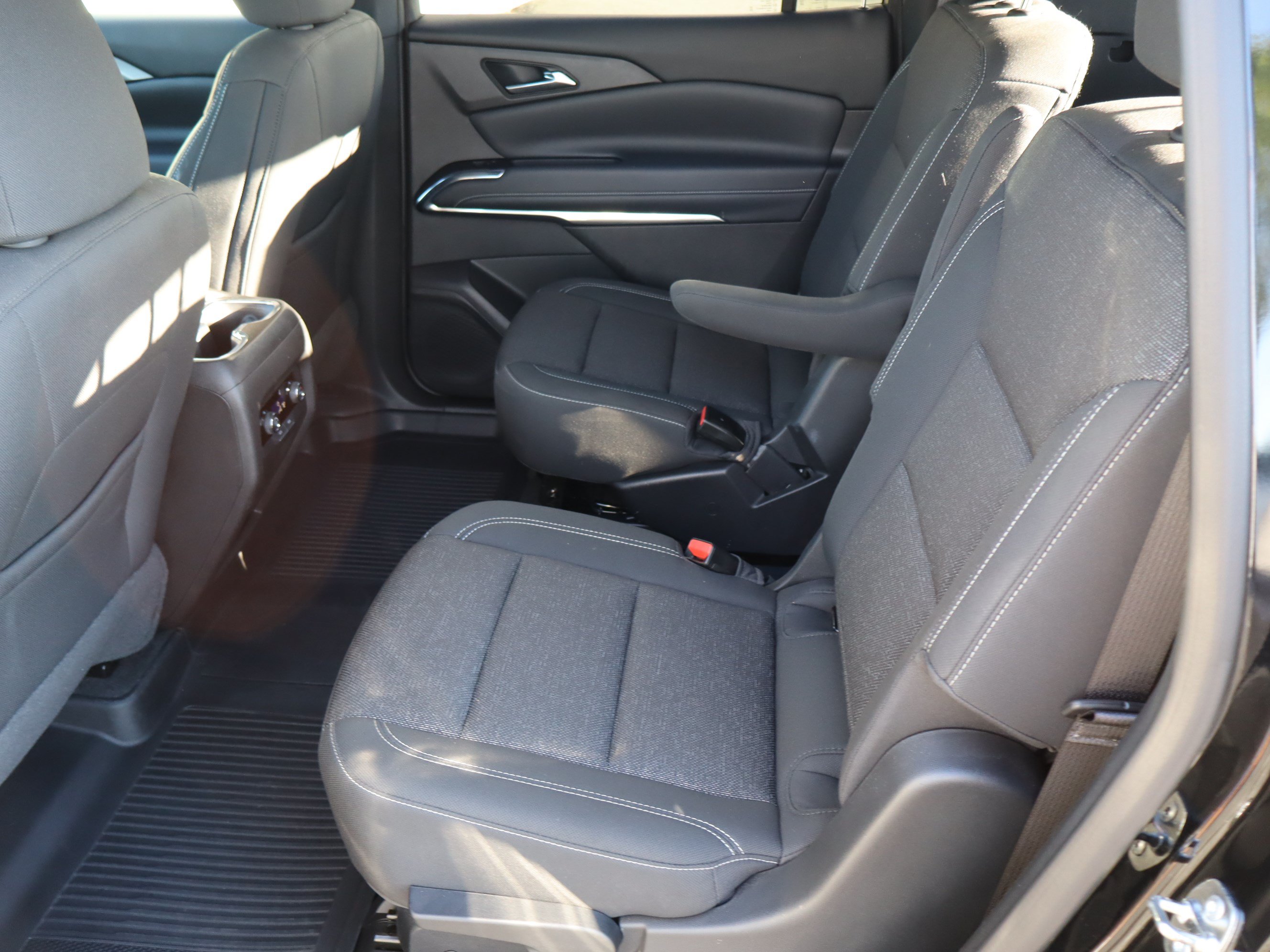 Used 2025 Chevrolet Traverse LT AWD/4WD image 31