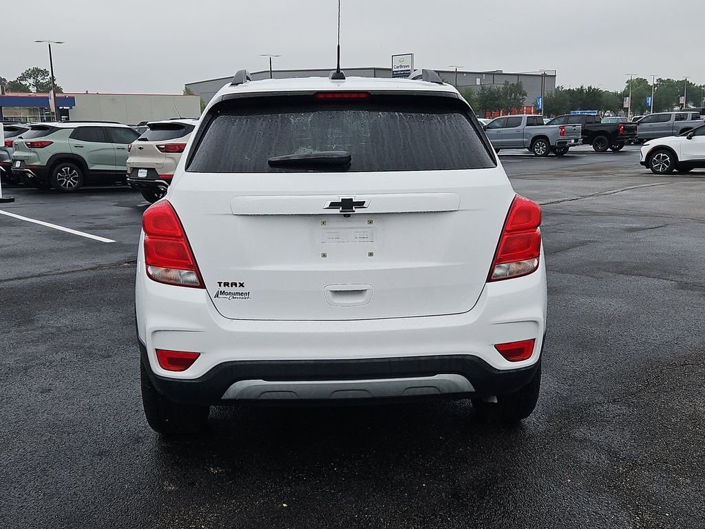 Used 2020 Chevrolet Trax LT w/ Sun & Sound Package FWD image 16
