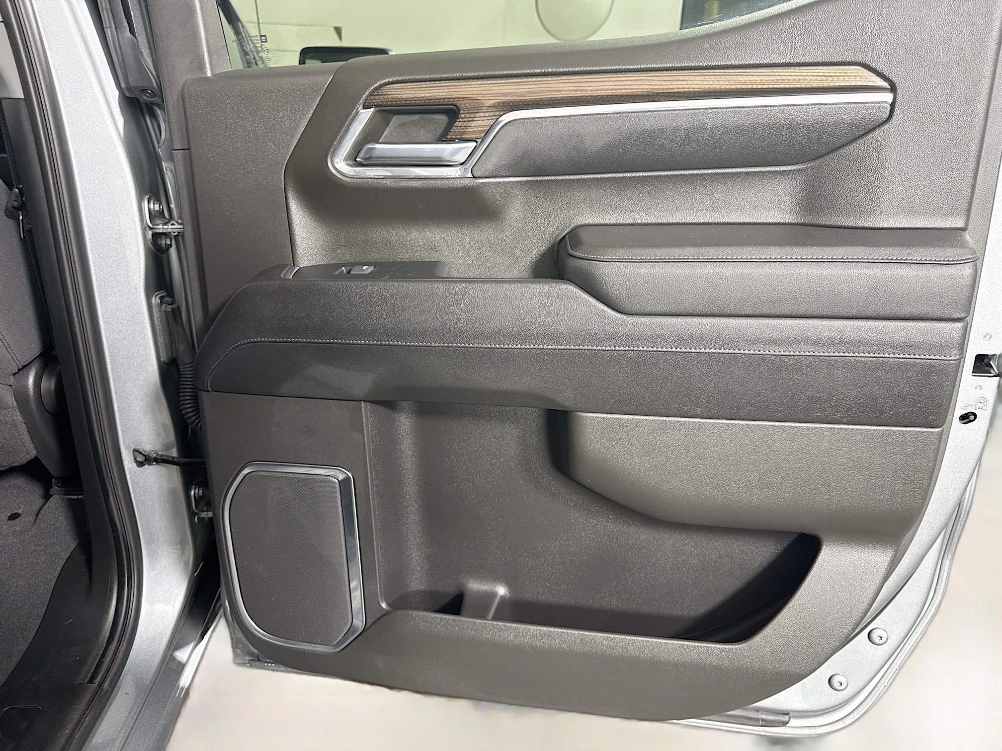 Used 2023 Chevrolet Silverado 1500 LT AWD/4WD image 28