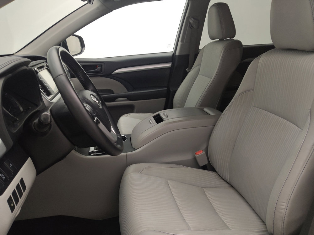 Used 2018 Toyota Highlander Plus image 17