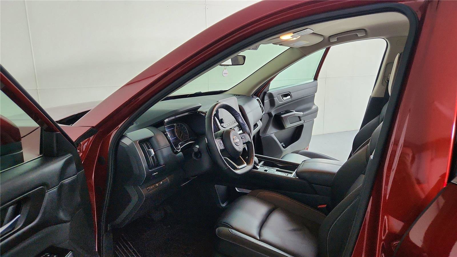Used 2024 Nissan Pathfinder SL image 15