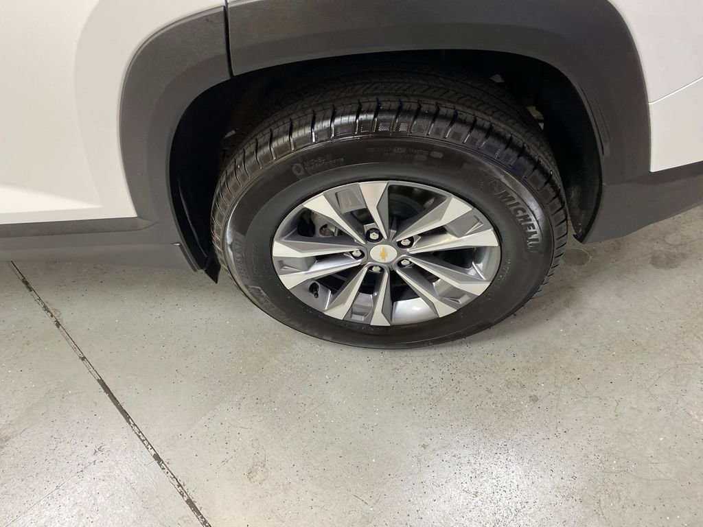 Used 2025 Chevrolet Equinox LT AWD/4WD image 12
