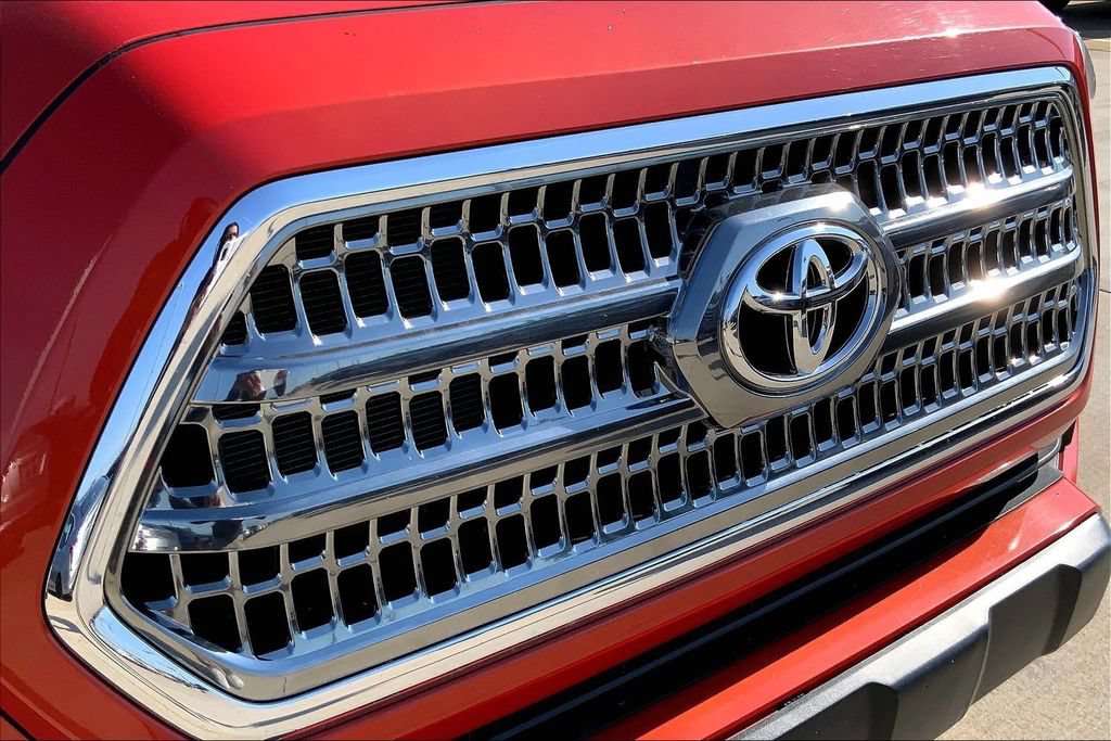 Used 2016 Toyota Tacoma TRD Off-Road w/ Towing Package AWD/4WD image 28