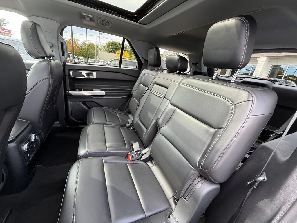 Used 2021 Ford Explorer XLT w/ Equipment Group 202A AWD/4WD image 19
