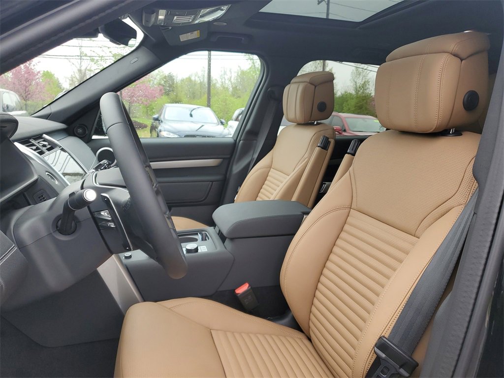 New 2025 Land Rover Discovery Dynamic SE image 11