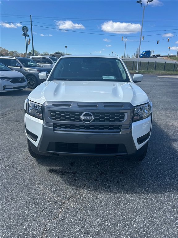 Used 2025 Nissan Frontier SV AWD/4WD image 3