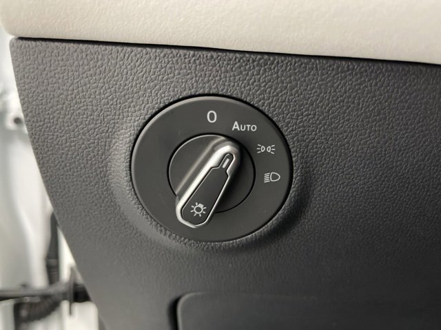 New 2026 Volkswagen Taos SE image 20