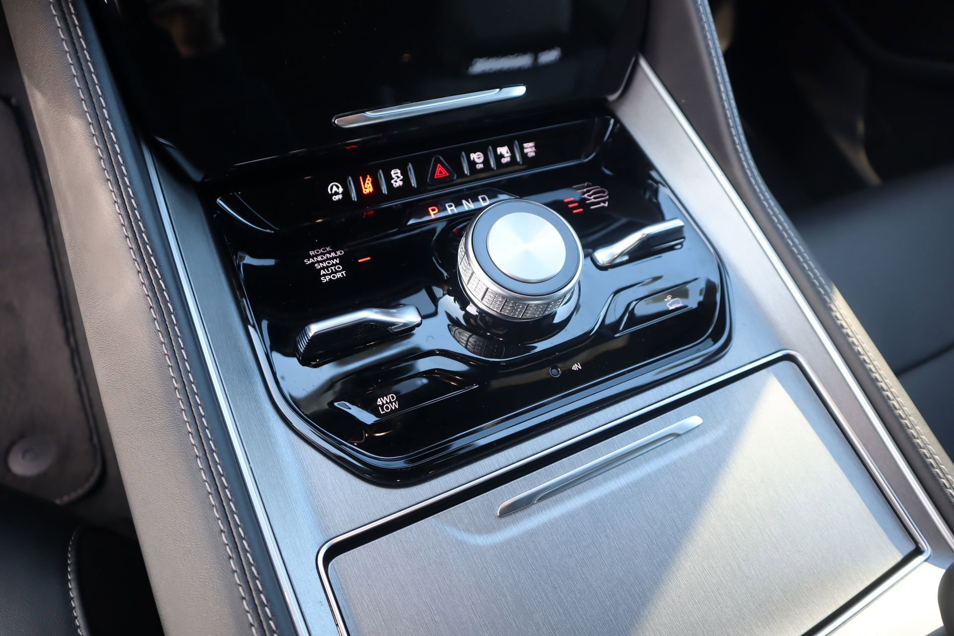 New 2026 Jeep Grand Wagoneer 4WD image 9