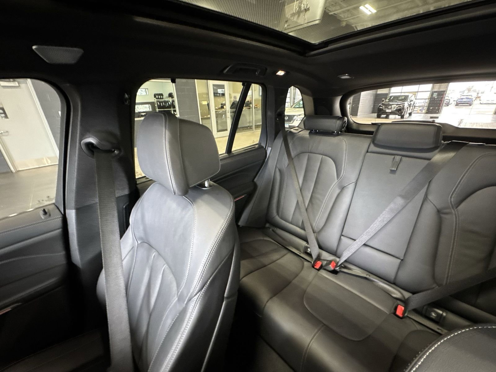 Used 2021 BMW X5 M50i w/ Executive Package image 5