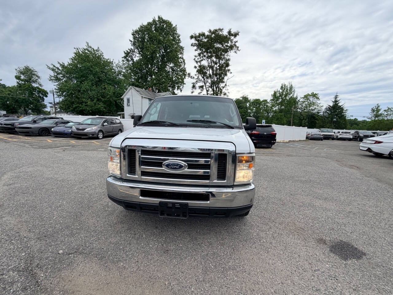 Used 2012 Ford E-350 and Econoline 350 XLT RWD image 3