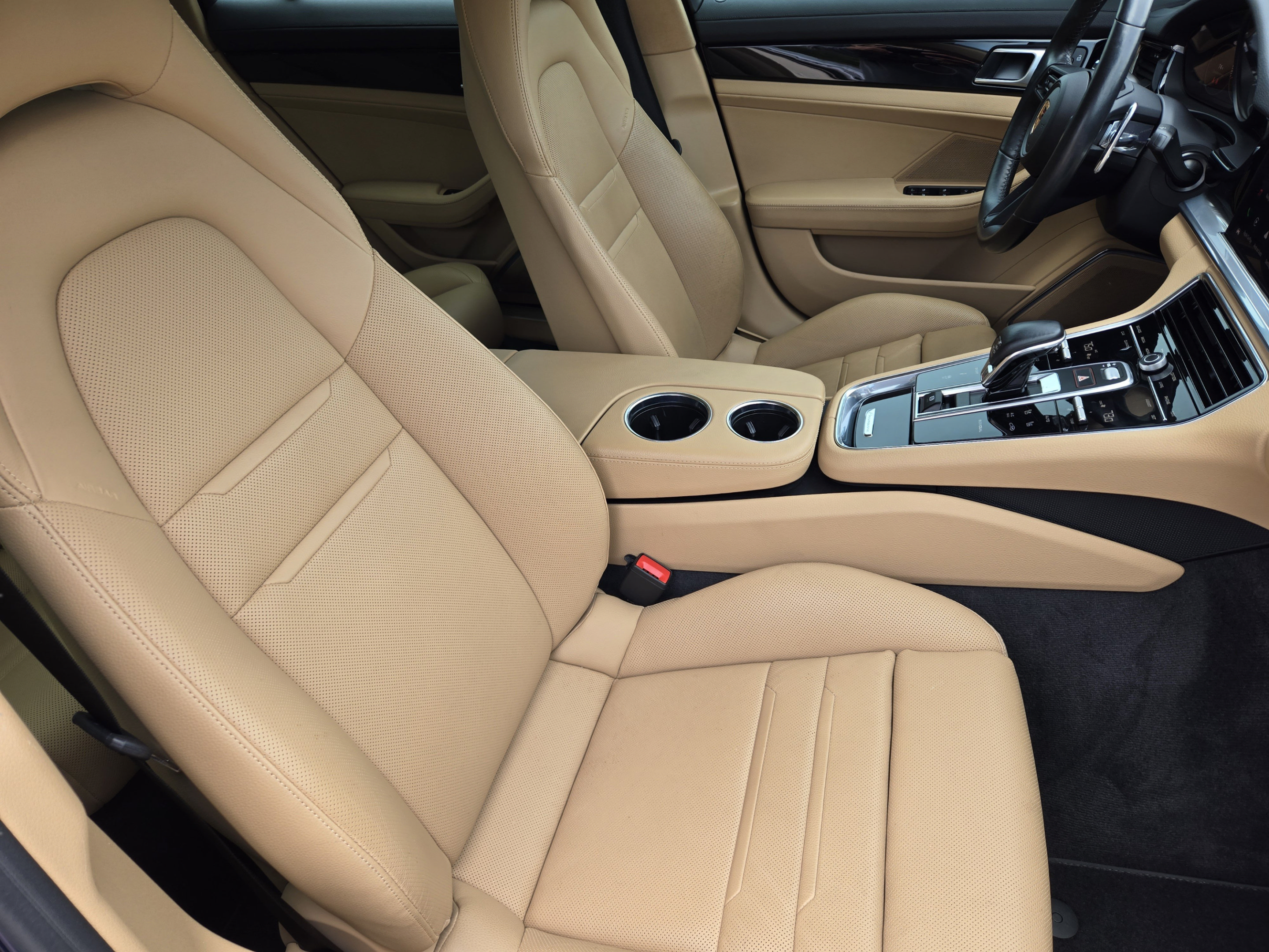 Used 2022 Porsche Panamera image 10