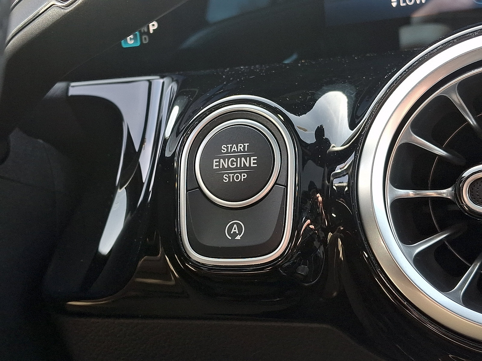 New 2026 Mercedes-Benz GLA 35 AMG 4MATIC image 16