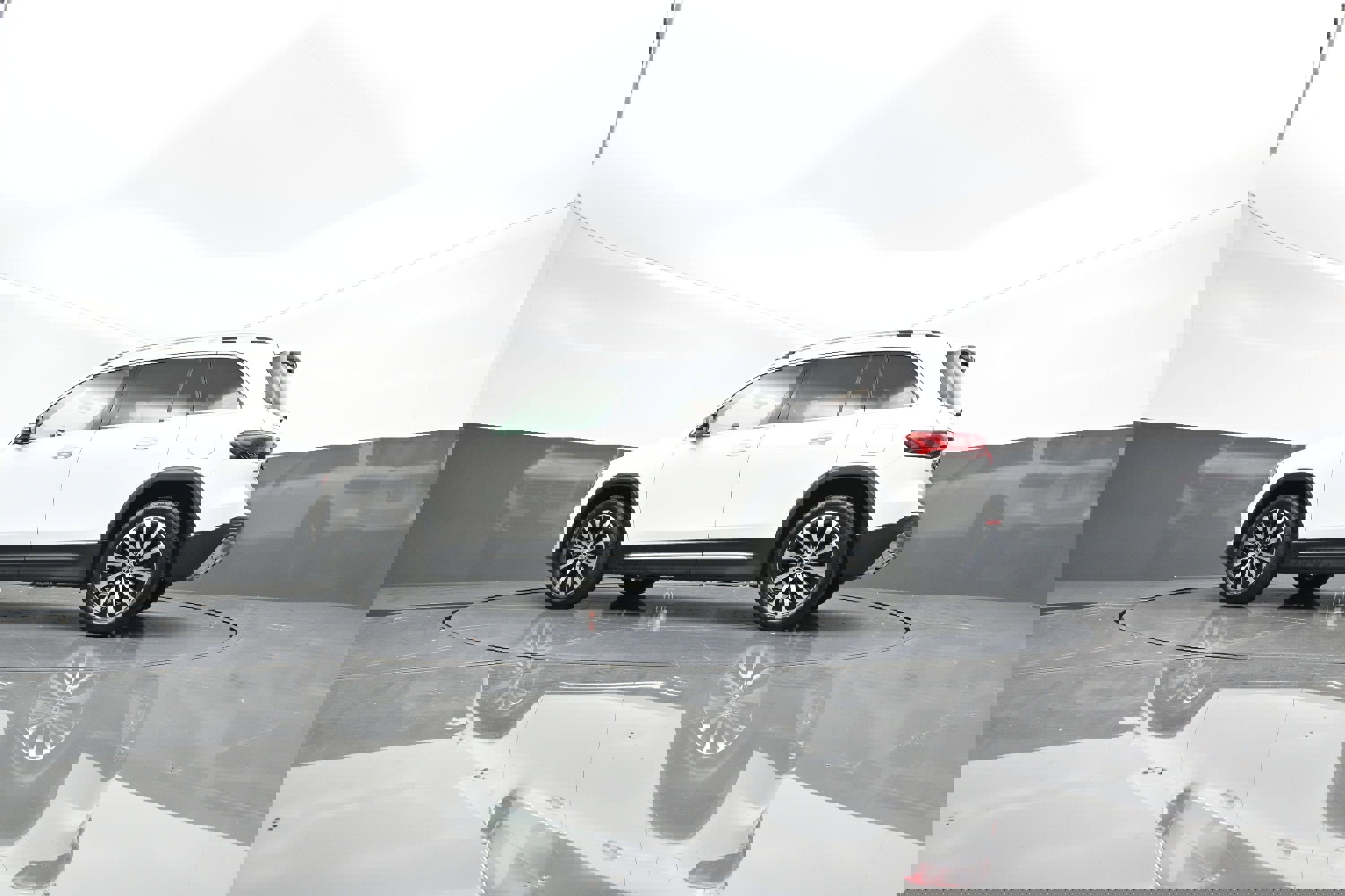 Used 2021 Mercedes-Benz GLB 250 4MATIC image 38