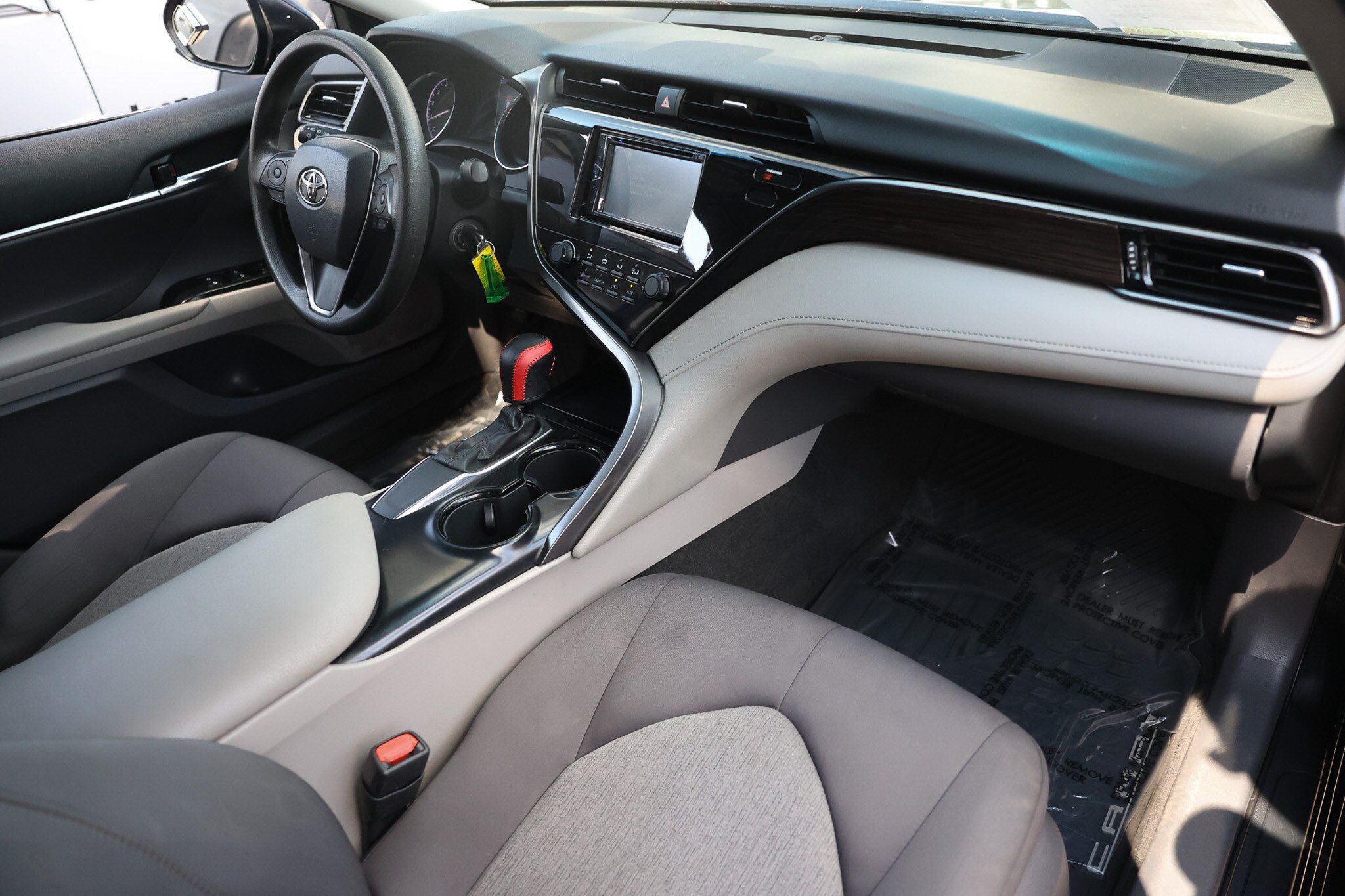 Used 2020 Toyota Camry LE FWD image 21