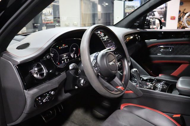 Used 2021 Bentley Bentayga Speed AWD/4WD image 30