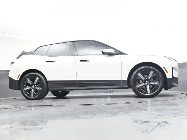 Certified 2024 BMW iX xDrive50 w/ Premium Package AWD/4WD image 30