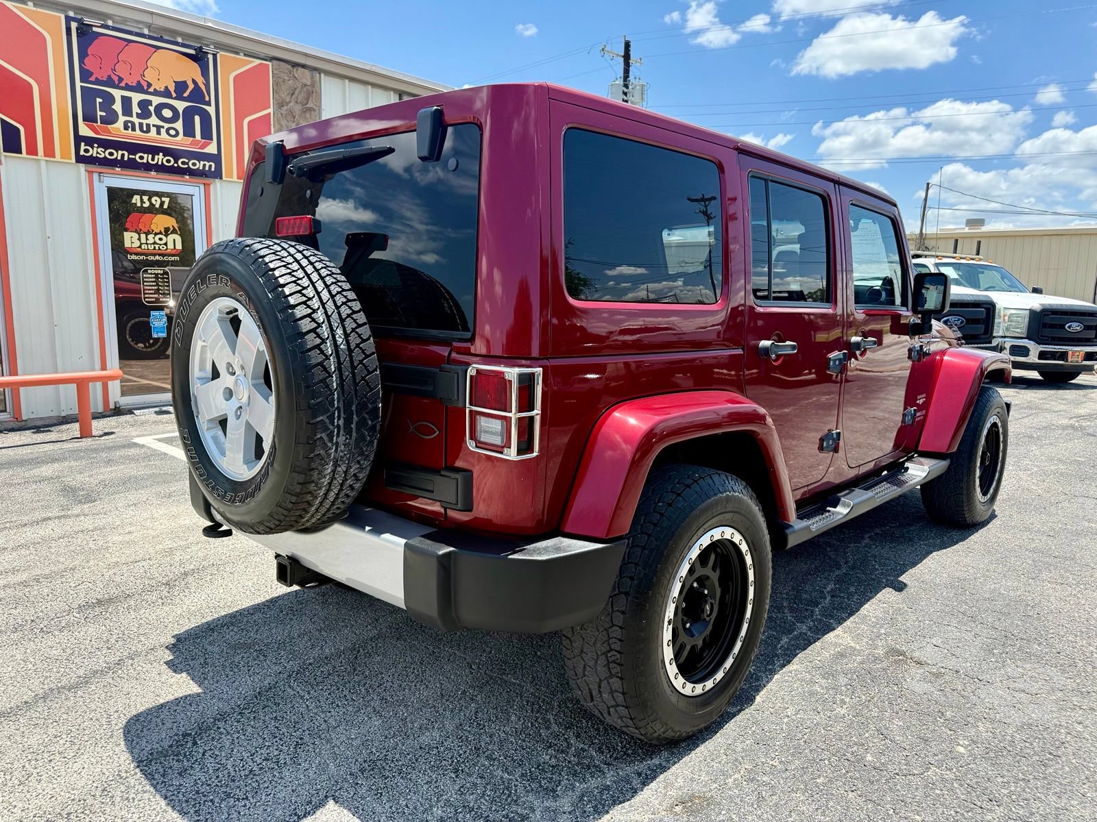 Used 2012 Jeep Wrangler Unlimited Sahara w/ Dual Top Group AWD/4WD image 3