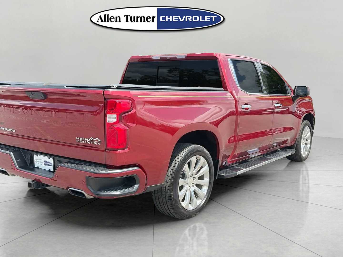 Used 2019 Chevrolet Silverado 1500 High Country w/ Technology Package AWD/4WD image 4