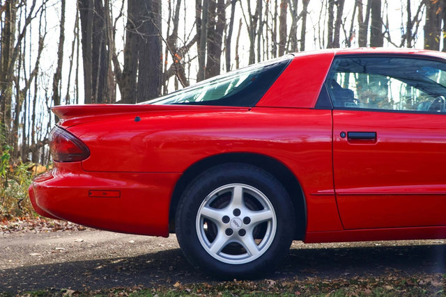 Used 1997 Pontiac Firebird Coupe w/ Opt Pkg image 10