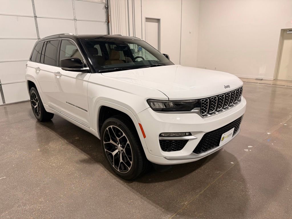 Used 2022 Jeep Grand Cherokee Summit AWD/4WD image 3