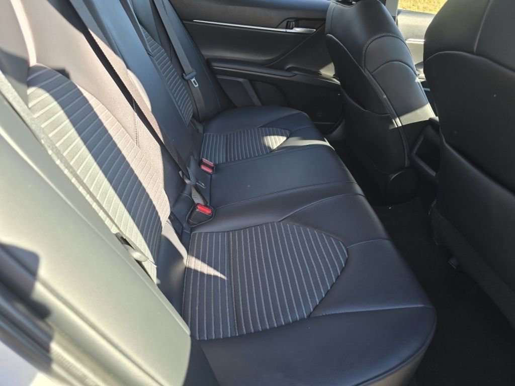 Used 2023 Toyota Camry SE image 18