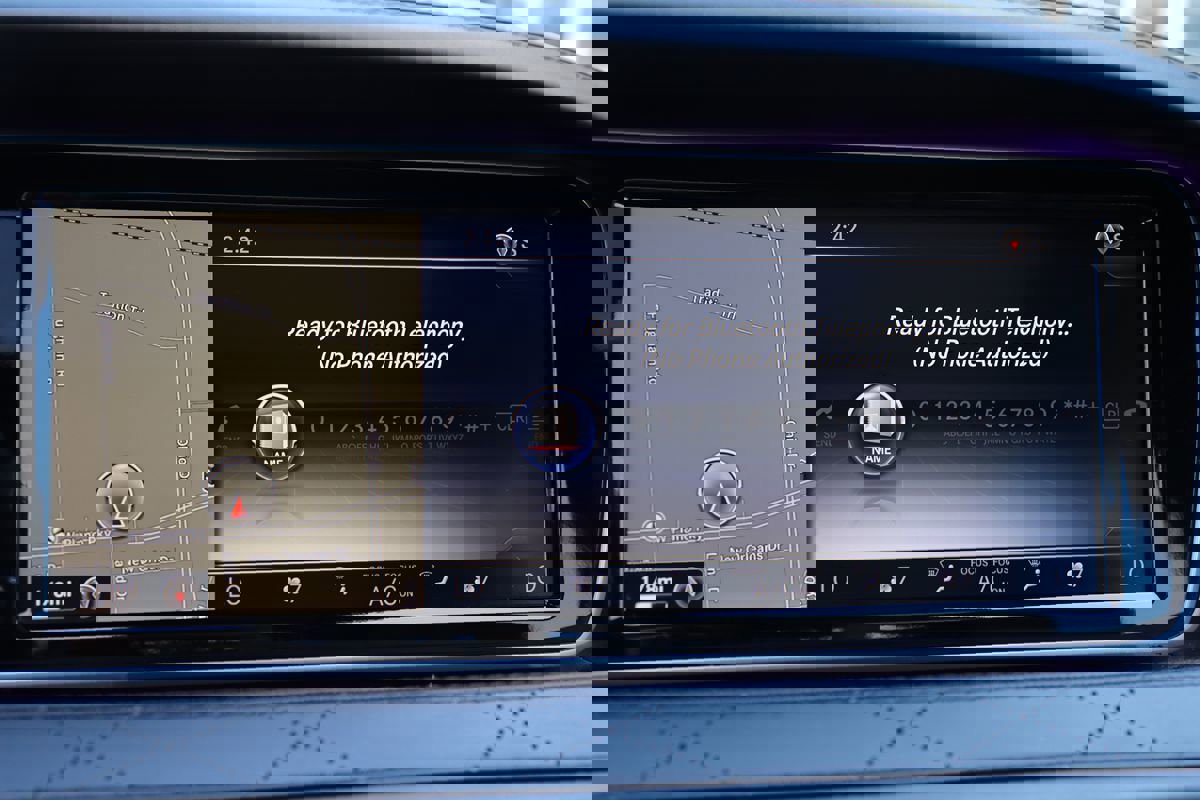 Used 2015 Mercedes-Benz S 63 AMG 4MATIC Sedan w/ Driver Assistance Package image 37