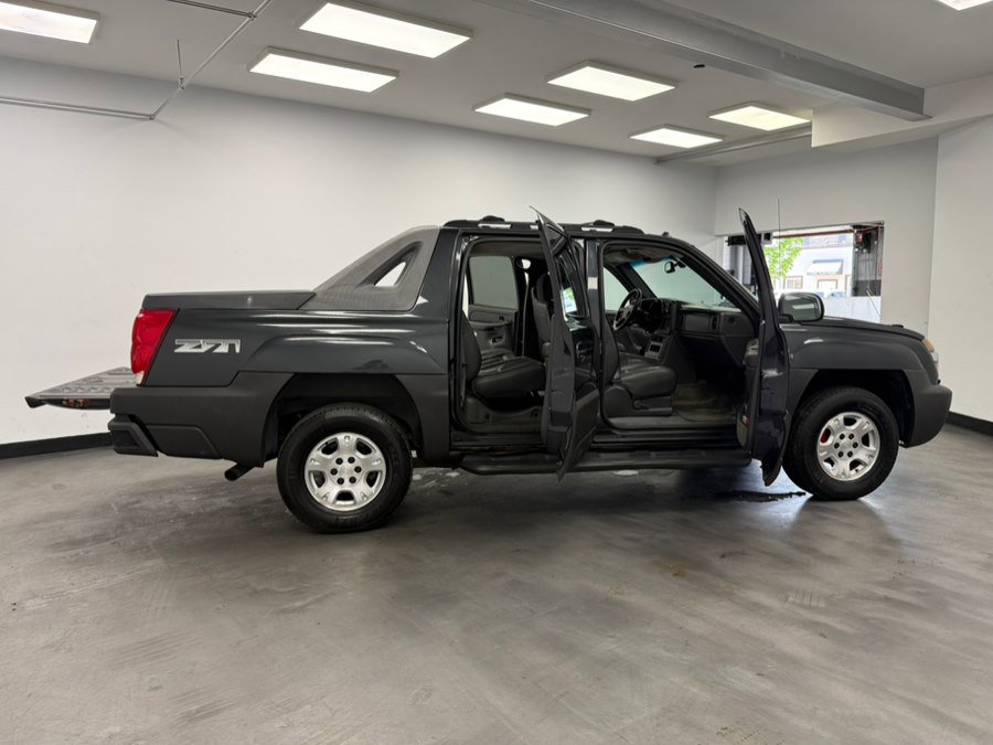 Used 2003 Chevrolet Avalanche 4x4 w/ Suspension Package, Off-Road image 33