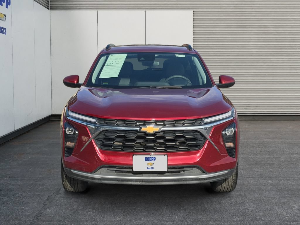 Used 2025 Chevrolet Trax LT FWD image 8