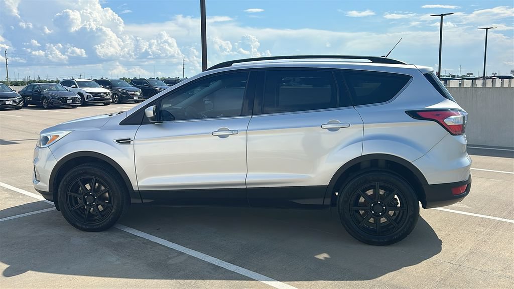 Used 2018 Ford Escape SE w/ SE Sync 3 Package FWD image 9
