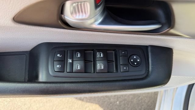 Used 2017 Chrysler Pacifica Touring Plus w/ Tire & Wheel Group FWD image 23